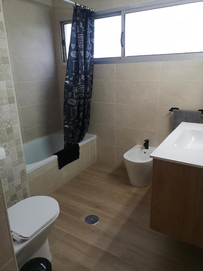 Hostal Mari En La Laguna, Alquiler Habitacion Privada En Hostal, 6 Habitaciones Cerca De La Universidad Y Aeropuerto Norte, 3 Banos Compartidos La Laguna  Zewnętrze zdjęcie
