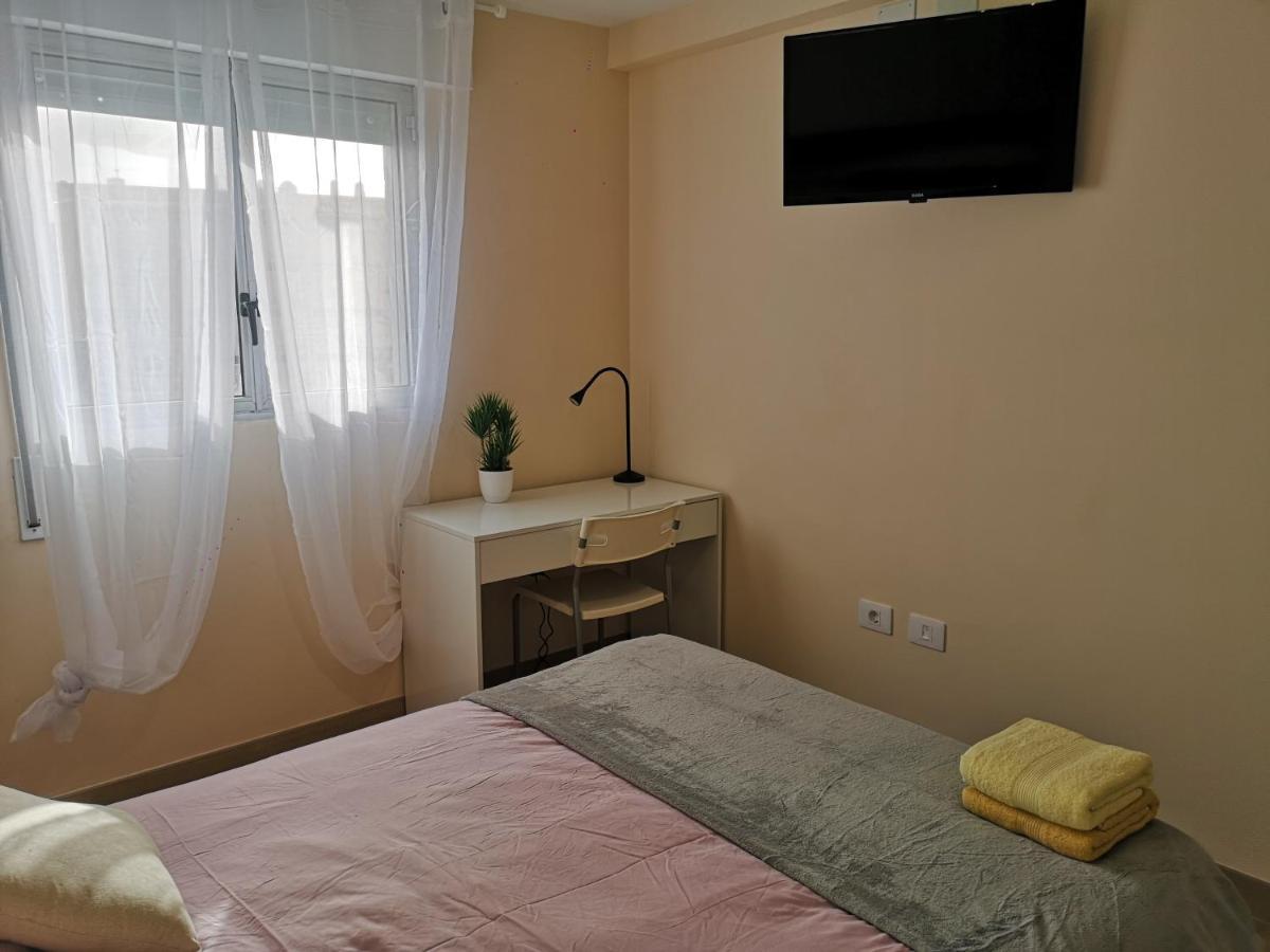 Hostal Mari En La Laguna, Alquiler Habitacion Privada En Hostal, 6 Habitaciones Cerca De La Universidad Y Aeropuerto Norte, 3 Banos Compartidos La Laguna  Zewnętrze zdjęcie