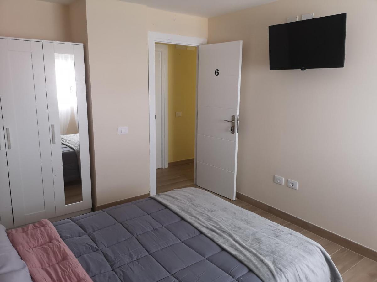 Hostal Mari En La Laguna, Alquiler Habitacion Privada En Hostal, 6 Habitaciones Cerca De La Universidad Y Aeropuerto Norte, 3 Banos Compartidos La Laguna  Zewnętrze zdjęcie