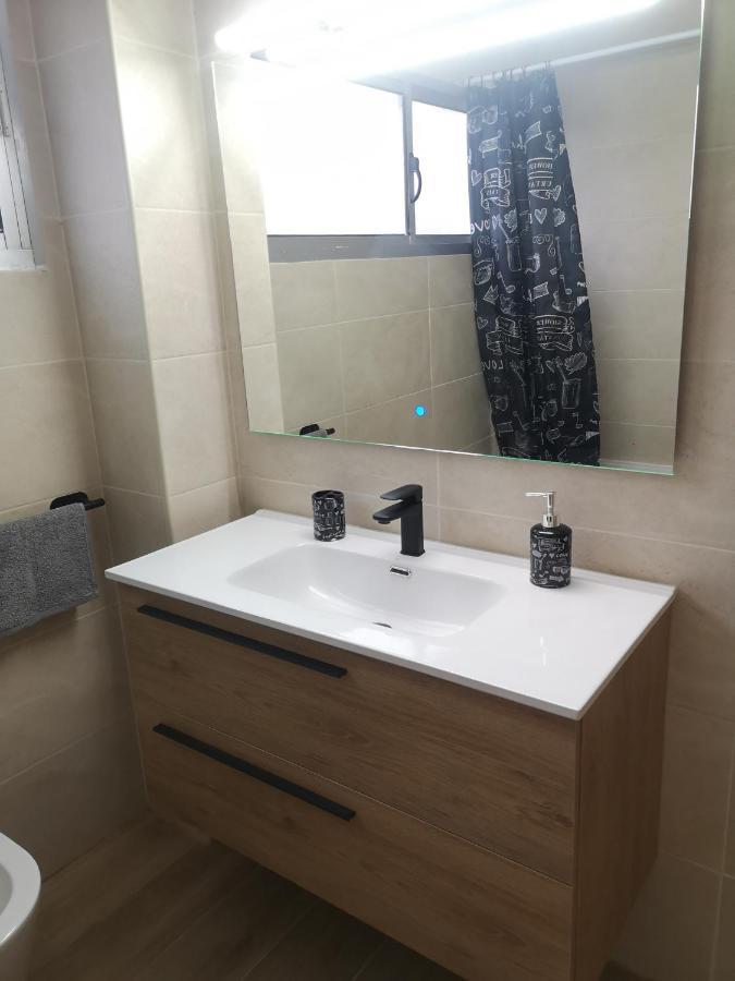 Hostal Mari En La Laguna, Alquiler Habitacion Privada En Hostal, 6 Habitaciones Cerca De La Universidad Y Aeropuerto Norte, 3 Banos Compartidos La Laguna  Zewnętrze zdjęcie