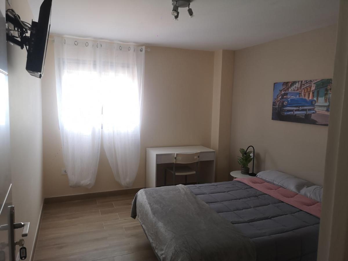 Hostal Mari En La Laguna, Alquiler Habitacion Privada En Hostal, 6 Habitaciones Cerca De La Universidad Y Aeropuerto Norte, 3 Banos Compartidos La Laguna  Zewnętrze zdjęcie
