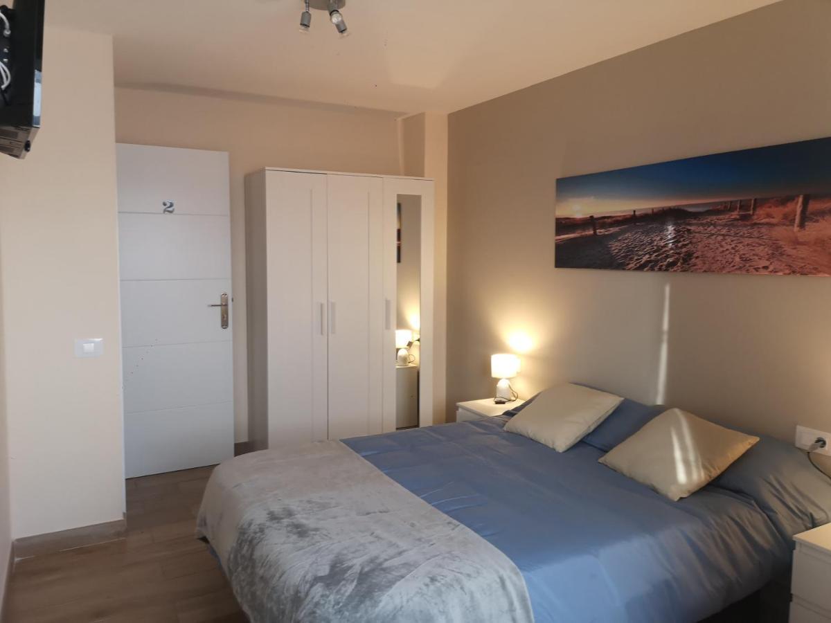 Hostal Mari En La Laguna, Alquiler Habitacion Privada En Hostal, 6 Habitaciones Cerca De La Universidad Y Aeropuerto Norte, 3 Banos Compartidos La Laguna  Zewnętrze zdjęcie