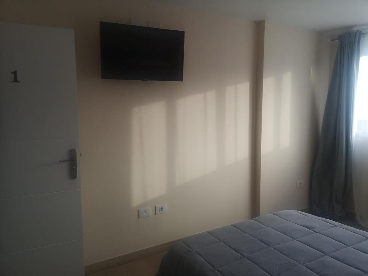 Hostal Mari En La Laguna, Alquiler Habitacion Privada En Hostal, 6 Habitaciones Cerca De La Universidad Y Aeropuerto Norte, 3 Banos Compartidos La Laguna  Zewnętrze zdjęcie