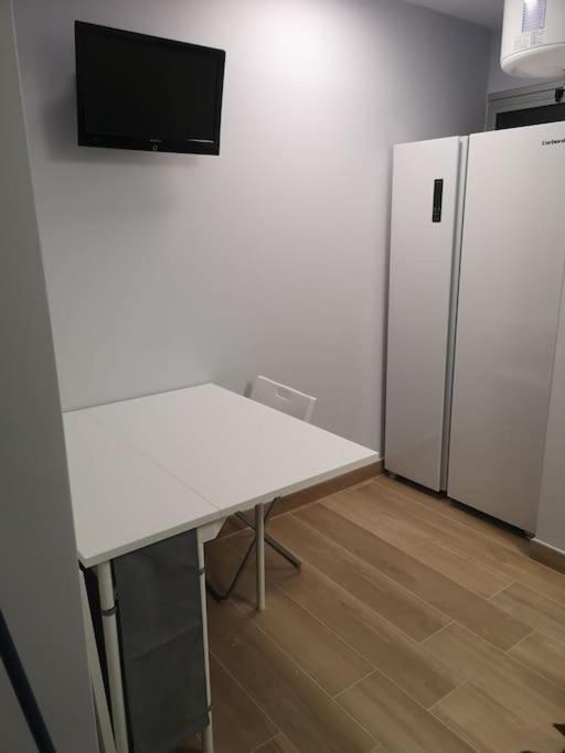 Hostal Mari En La Laguna, Alquiler Habitacion Privada En Hostal, 6 Habitaciones Cerca De La Universidad Y Aeropuerto Norte, 3 Banos Compartidos La Laguna  Zewnętrze zdjęcie