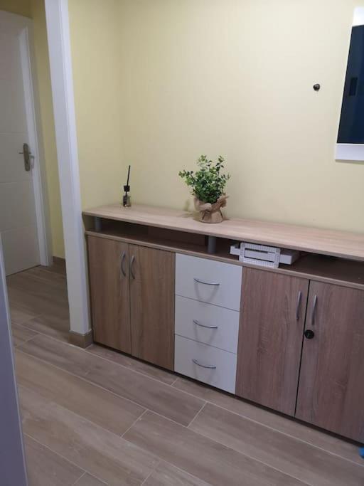 Hostal Mari En La Laguna, Alquiler Habitacion Privada En Hostal, 6 Habitaciones Cerca De La Universidad Y Aeropuerto Norte, 3 Banos Compartidos La Laguna  Zewnętrze zdjęcie