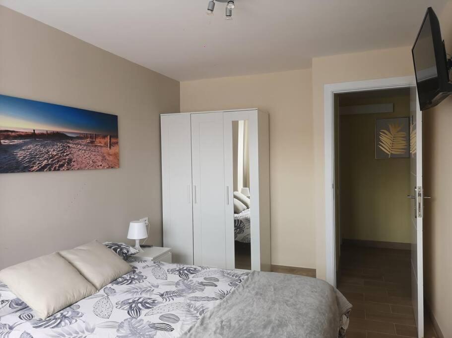 Hostal Mari En La Laguna, Alquiler Habitacion Privada En Hostal, 6 Habitaciones Cerca De La Universidad Y Aeropuerto Norte, 3 Banos Compartidos La Laguna  Zewnętrze zdjęcie