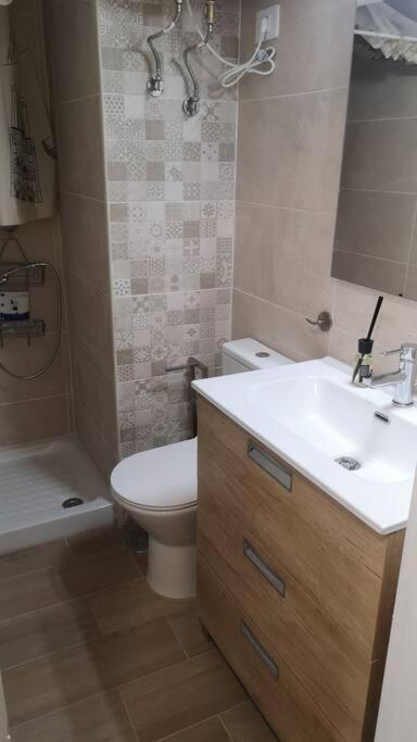 Hostal Mari En La Laguna, Alquiler Habitacion Privada En Hostal, 6 Habitaciones Cerca De La Universidad Y Aeropuerto Norte, 3 Banos Compartidos La Laguna  Zewnętrze zdjęcie