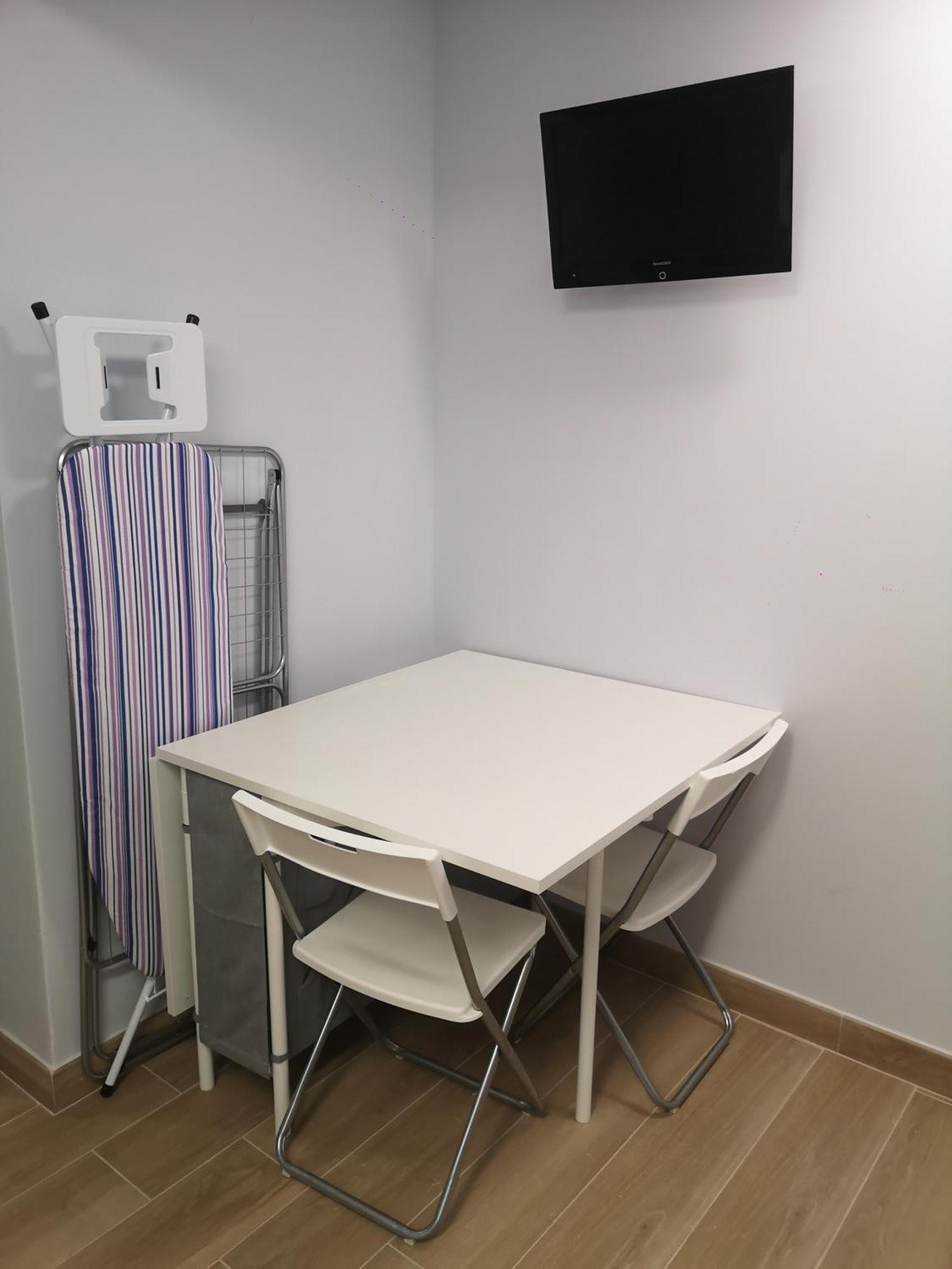 Hostal Mari En La Laguna, Alquiler Habitacion Privada En Hostal, 6 Habitaciones Cerca De La Universidad Y Aeropuerto Norte, 3 Banos Compartidos La Laguna  Zewnętrze zdjęcie