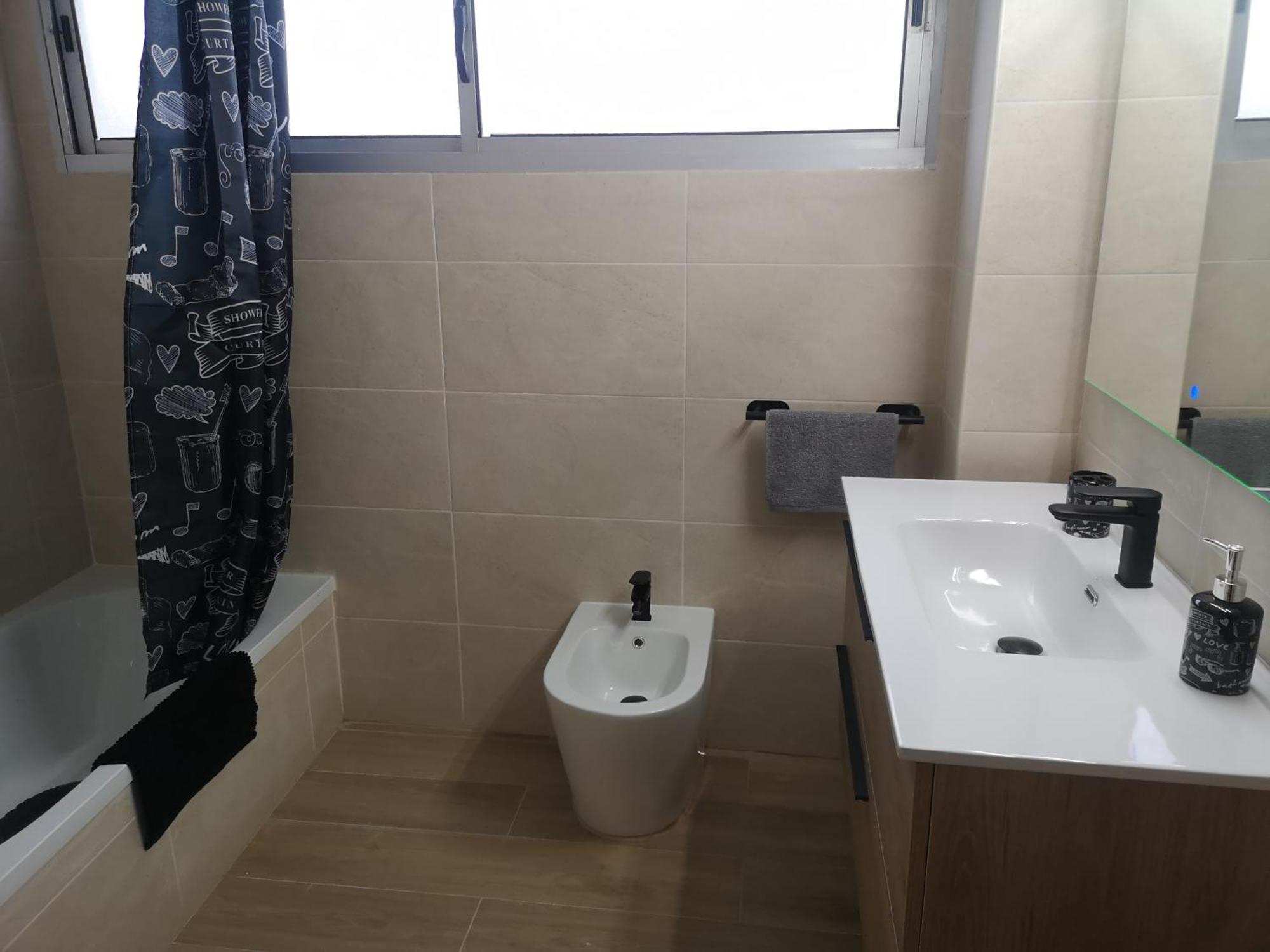 Hostal Mari En La Laguna, Alquiler Habitacion Privada En Hostal, 6 Habitaciones Cerca De La Universidad Y Aeropuerto Norte, 3 Banos Compartidos La Laguna  Zewnętrze zdjęcie